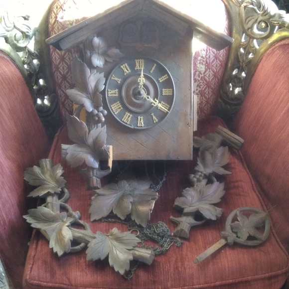 ^!^ SOLD ^!^ Antique Cuckoo Clock (needs love) - Picture 2 of 14